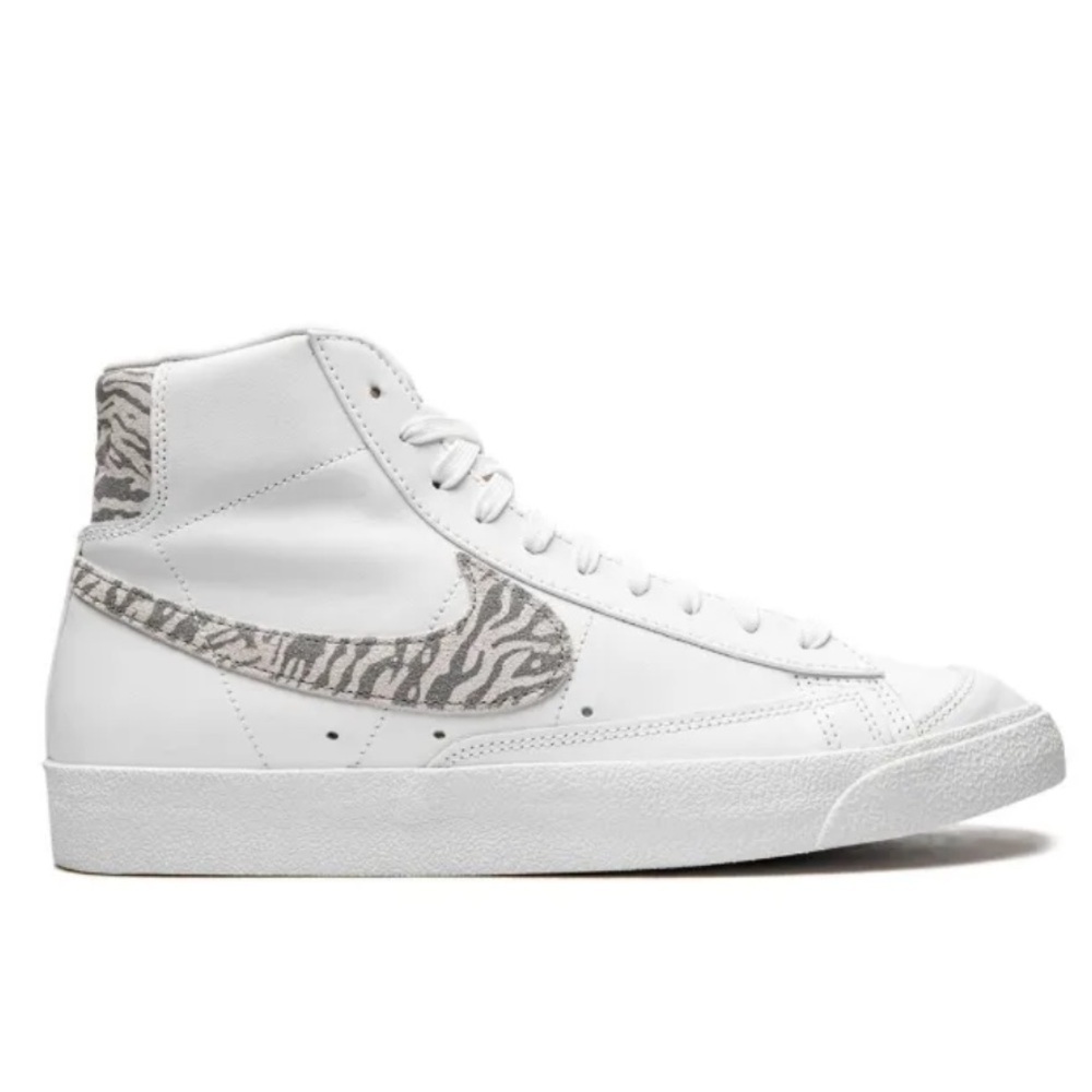 Nike Women’s Blazer Mid '77 Zebra Sneakers Size 8